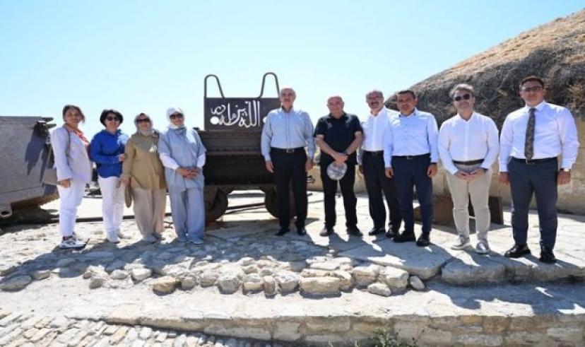 Kurtulmuş ve Gider tarihi alanı ziyaret etti