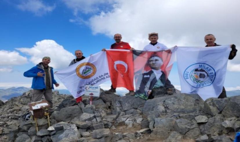 MİDOSK Kaçkar Dağı Zirvesine başarıyla tırmandı