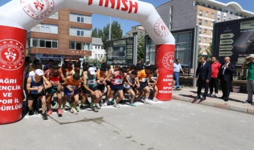 Ağrı’da 4. İshak Paşa Sarayı Dağ Koşusu