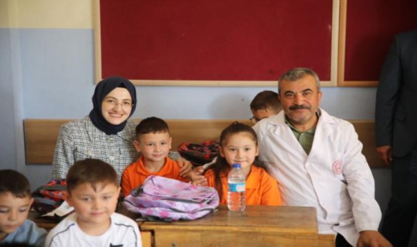 Akyurt Belediye Başkanı Hilal Ayık öğrencileri sevindirdi