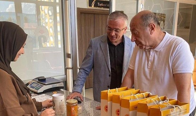 Ardahan’ın tescilli çiçek balı tanıtıldı