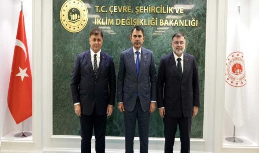 Bakan Kurum, İzmir’de Belediye Başkanı Cemil Tugay ile Körfez için buluştu