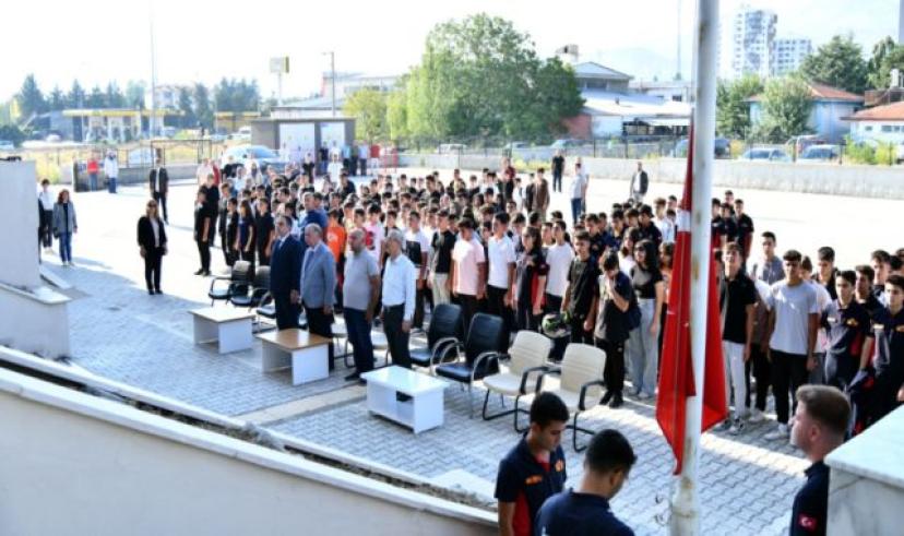 Başkan Çelik’ten öğrencilere: Kendinize güvenin ve başarıyı hedefleyin