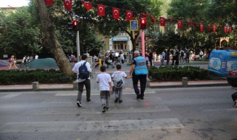 Büyükşehir Zabıtasıyla okul önleri güvende