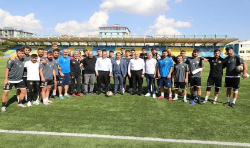 İl Müdürü Çelebi’den, Ağrı 1970 Spor’a baklavalı motivasyon