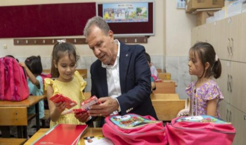 İlk çantalar Başkan Seçer’den