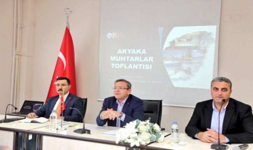 Kars Valisi Ziya Polat, Akyaka ilçesinde muhtarla buluştu