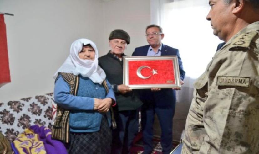 Kars Valisi Ziya Polat, şehit ailesine ziyaret gerçekleştirdi