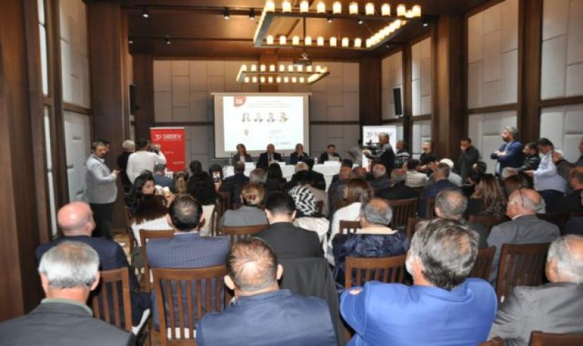 Kars’ta “Sosyal Demokrasi ve Türkiye, Krizdeki Ekonomi ve Yozlaşan Demokrasi” paneli