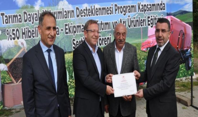 Kars’ta yüzde 50 hibeli makine dağıtımı ve sertifika töreni düzenlendi