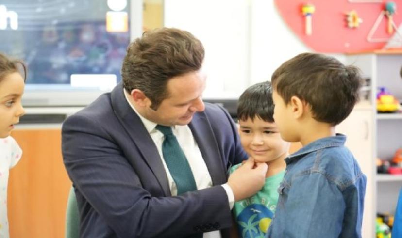 Muğla İl Millî Eğitim Müdürü Emre Çay, güne öğrencilerle başladı