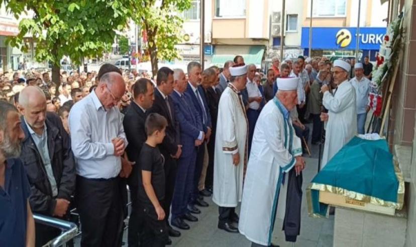 Trabzon Valisi Aziz Yıldırım, Vakfıkebir’de Mustafa İskenderoğlu’nun cenazesine katıldı