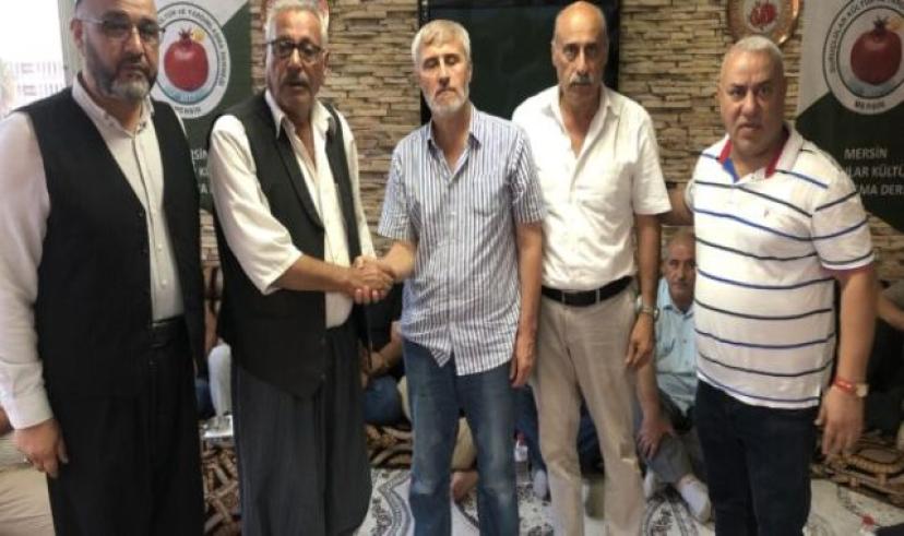 Trafik kazası sonrası arası açılan iki aile barıştırıldı