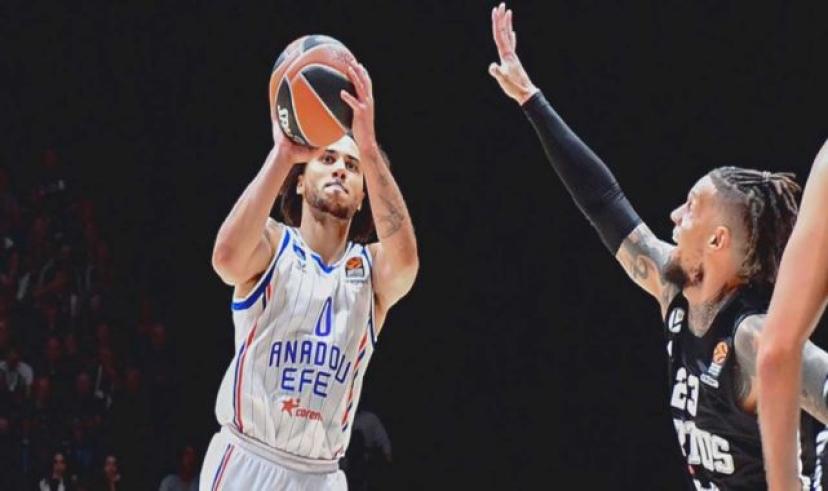 Anadolu Efes, son çeyrekteki oyunuyla Bologna’yı devirdi