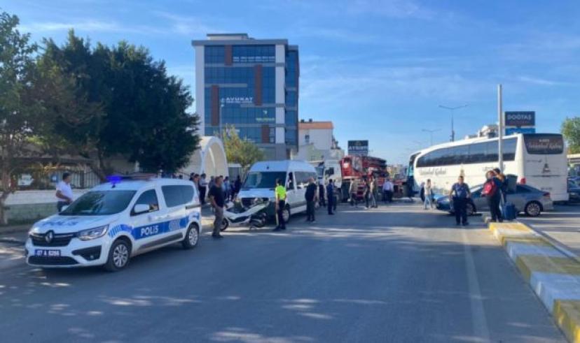 Antalya Serik‘te ağır araçlar birbirine girdi