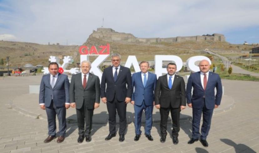 Bakan Memişoğlu, Kars Bedesten bölgesinde incelemelerde bulundu