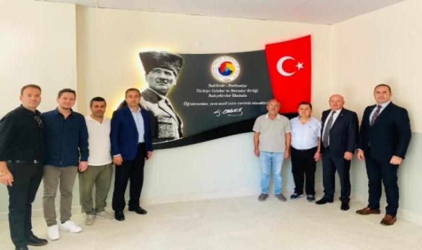 Burhaniye Ticaret Odası’ndan TOBB Bahçelievler İlkokuluna ziyaret