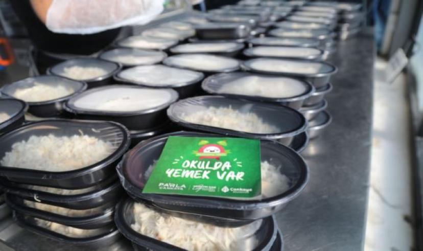 Çankaya Belediyesi kantini olmayan ilkokulları unutmadı! Okulda yemek var