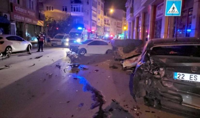 Edirne’de alkollü sürücüler caddeyi birbirine kattı