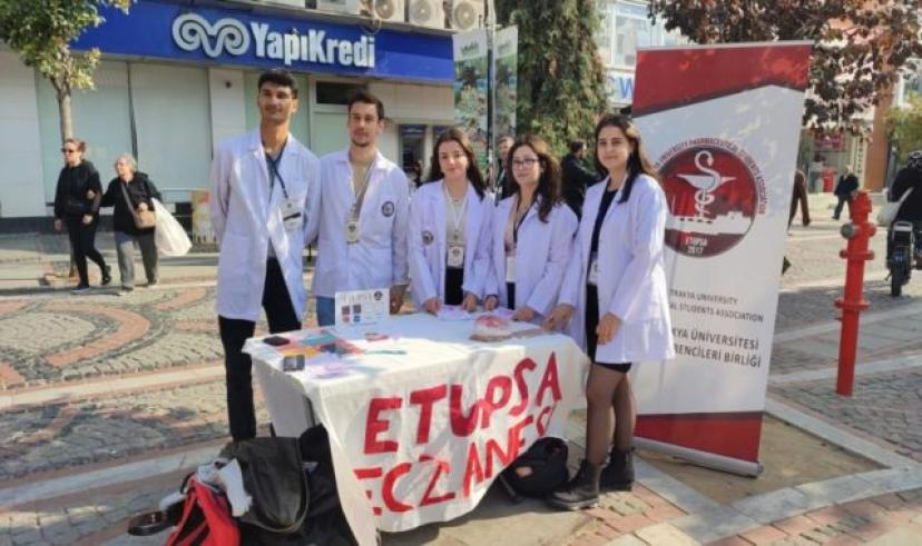 Geleceğin eczacılarından meme kanseri bilgilendirmesi