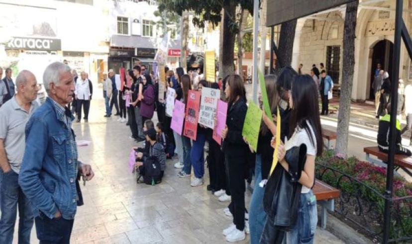 Isparta’da kadına şiddete ‘sessiz kalma’ eylemi