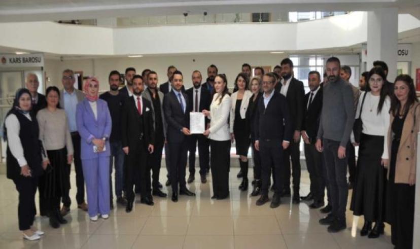 Kars Barosu Başkanı Necat Yağcı mazbatasını aldı