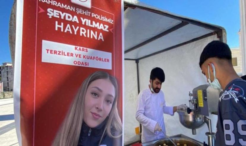 Kars Terziler ve Kuaförler Odası Şehit Polis Şeyda Yılmaz hayrına lokma dağıttı