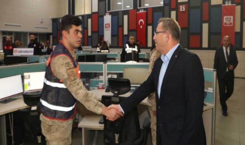 Kars Valisi Ziya Polat, 112 Acil Çağrı Merkezi’ni ziyaret etti