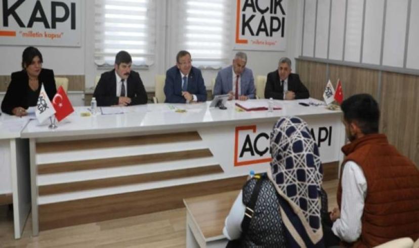 Kars Valisi Ziya Polat, Halk Gününde vatandaşları dinledi