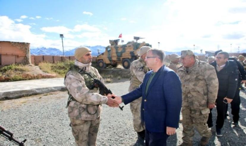 Kars Valisi Ziya Polat Mehmetçiği yalnız bırakmadı