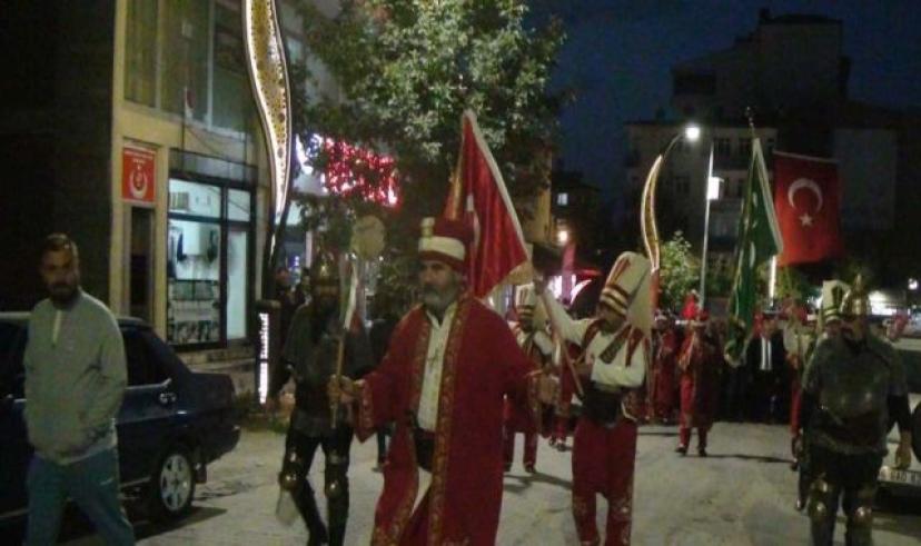 Kars’ın Kağızman ilçesinde 100 metrelik Türk bayrağı eşliğinde yürüyüş gerçekleştirildi