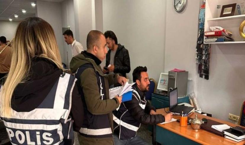 Kars’ta polis ekiplerince, okul çevrelerinde denetimler yapıldı