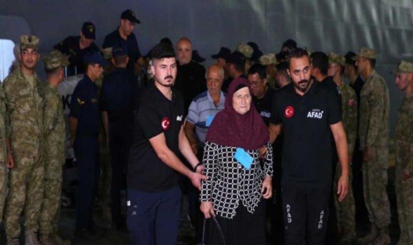 Lübnan’dan 588 sivil tahliye edildi: Mersin’de alkışlarla karşılandılar