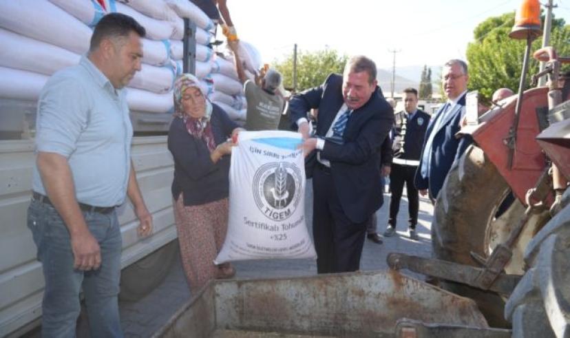 Milas Belediyesi’nden üreticilere tritikale ve buğday tohumu desteği