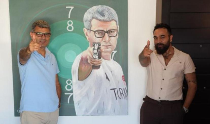 Tablosunu Dikeç’e hediye etti