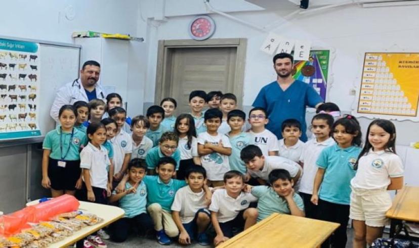 Türk Veteriner Hekimler Birliği Vakfı’ndan öğrencilere hayvan hakları ve veterinerlik mesleği üzerine bilgilendirme