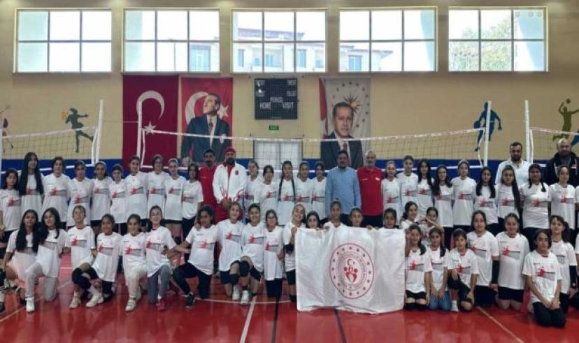 Türkiye’nin 37. Fabrika Voleybolu Kars’ta açıldı