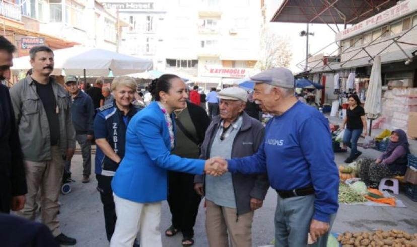 Vali Bilgihan salı pazarını ziyaret etti