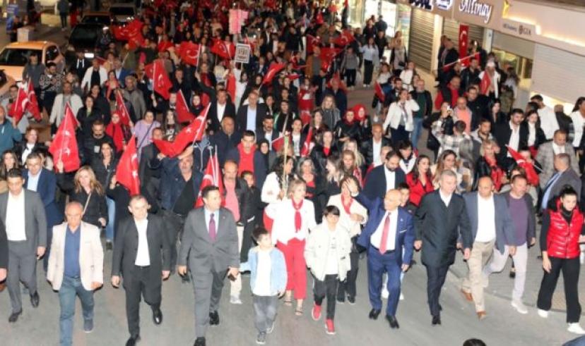 Yenimahalle Belediyesi’nden Cumhuriyet yürüyüşü