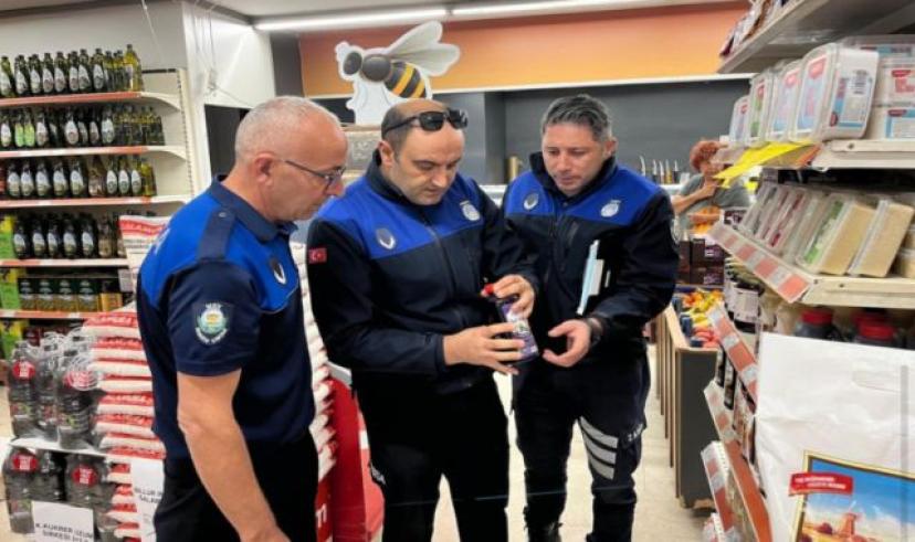 Antalya’da bir AVM’de pekmezin son kullanma tarihi gizlendi