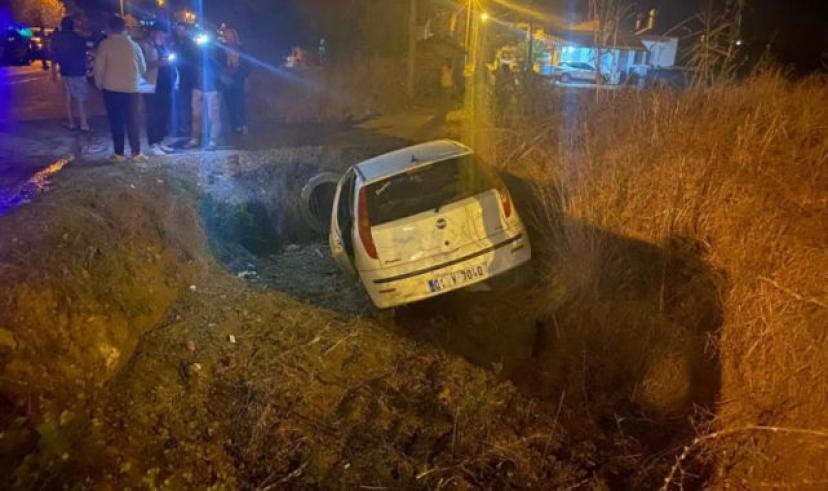 Antalya’da iki otomobil kavşakta çarpıştı: 3 yaralı