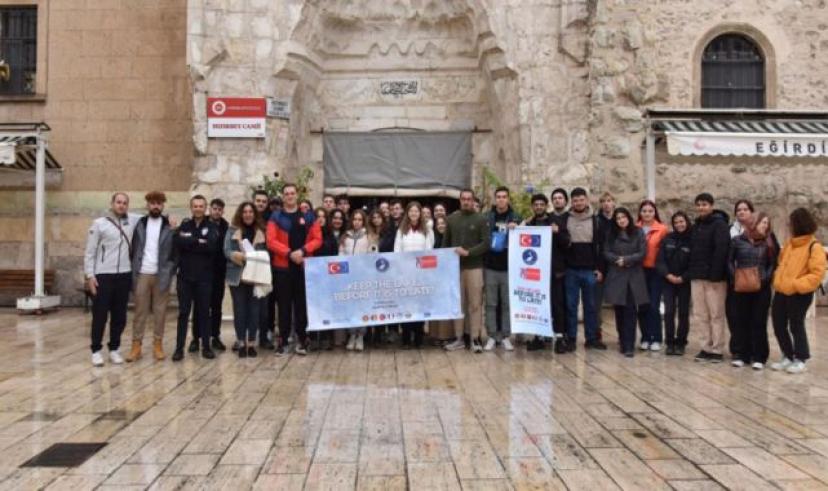 Avrupa’dan gelen gençler Eğirdir Gölü’nde buluştu