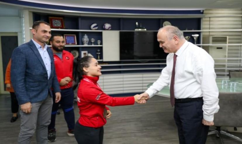 Başkan Özlü, Avrupa Üçüncüsü Şahin’i makamda ağırladı