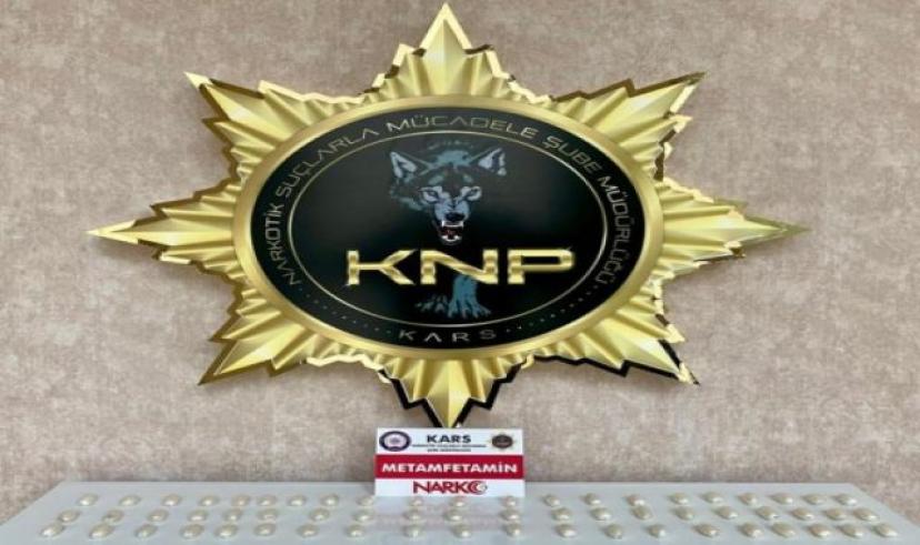 İran uyruklu yolcunun ayakkabısından uyuşturucu çıktı