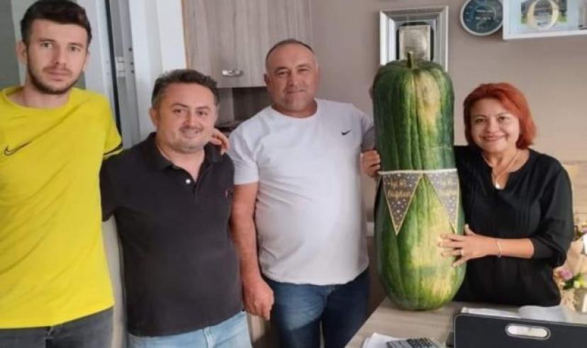 Kadın ziraat mühendisine kabaklı doğum günü geleneği devam ediyor