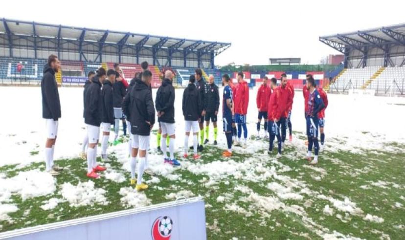 Kar yağışı maçı iptal ettirdi