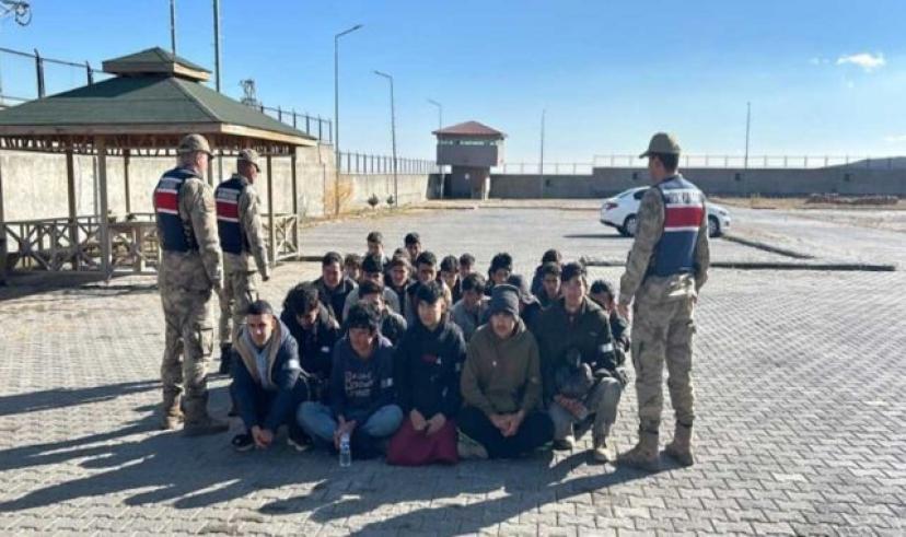 Kars’ta 28 düzensiz göçmen ve 5 organizatör yakalandı