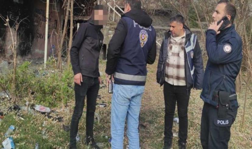 Kars’ta polis ekiplerince, okul çevreleri ve metruk binalarda denetimler yapıldı