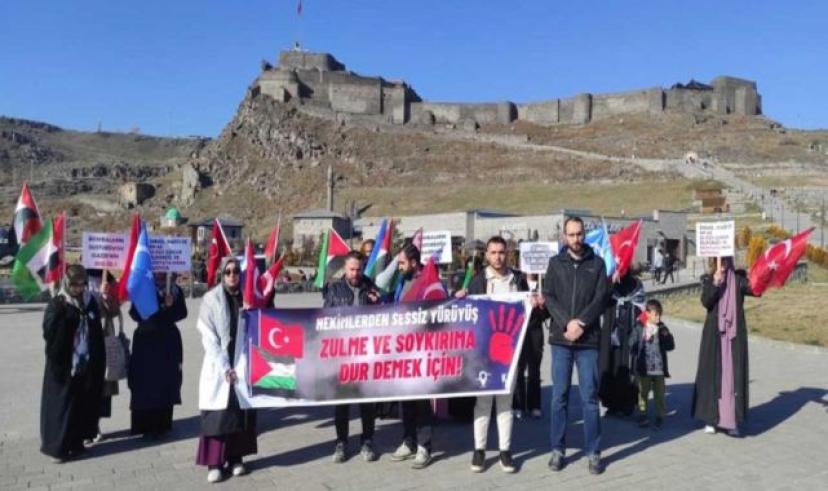 Kars’ta sağlıkçıların 52 haftalık sessiz yürüyüşü