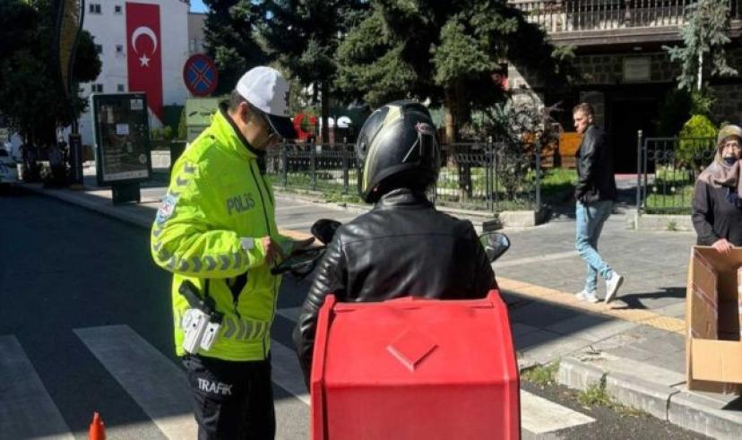 Kars’ta trafik denetimleri devam ediyor